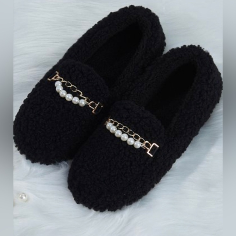 DUDU TOWN - NEW-Black Imitation Pearl-Accent Slippers. (5-6)